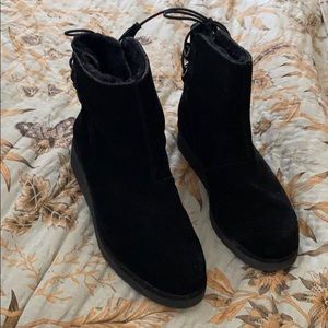 Koolaburra Kinslei Short By UGG Ankle Boots Black